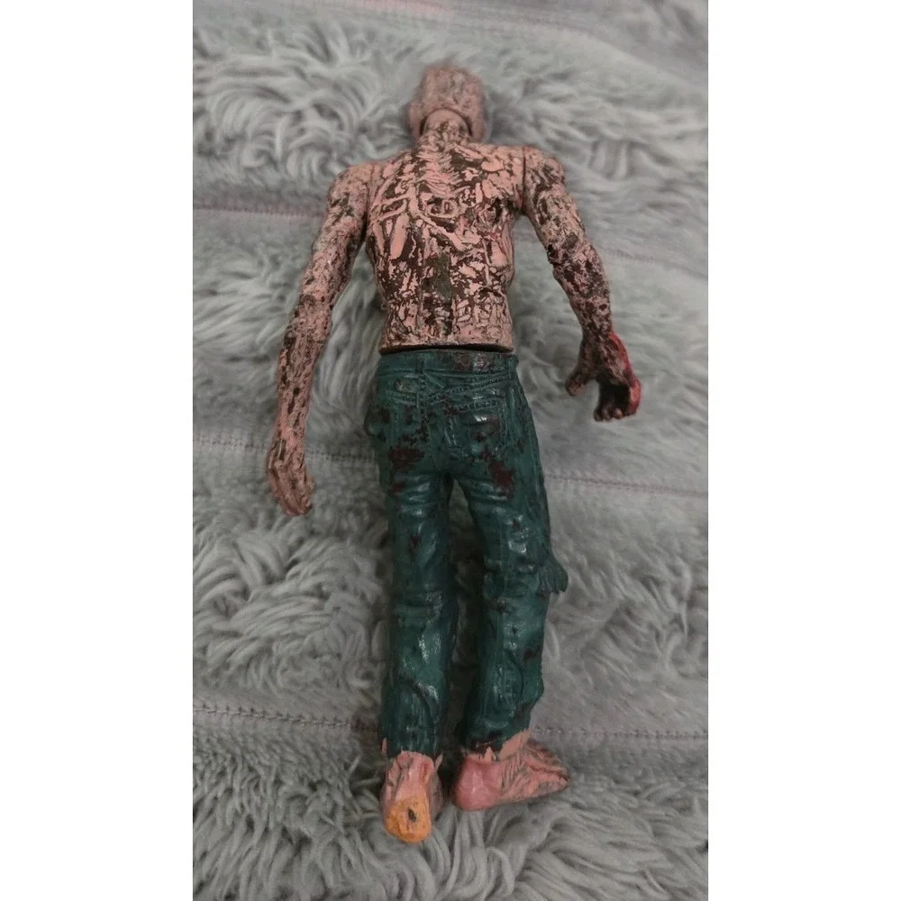 BOHS 4-in Zombie action figure Articulated Joints Hand-painted Halloween